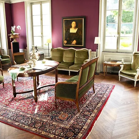 Chateau De La Pommeraye Guest house